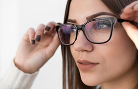 Woman wearing glasses with plastic lenses