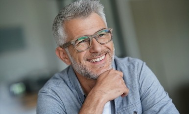 Older man with designer glasses and healthy eyes thanks to dry eye management